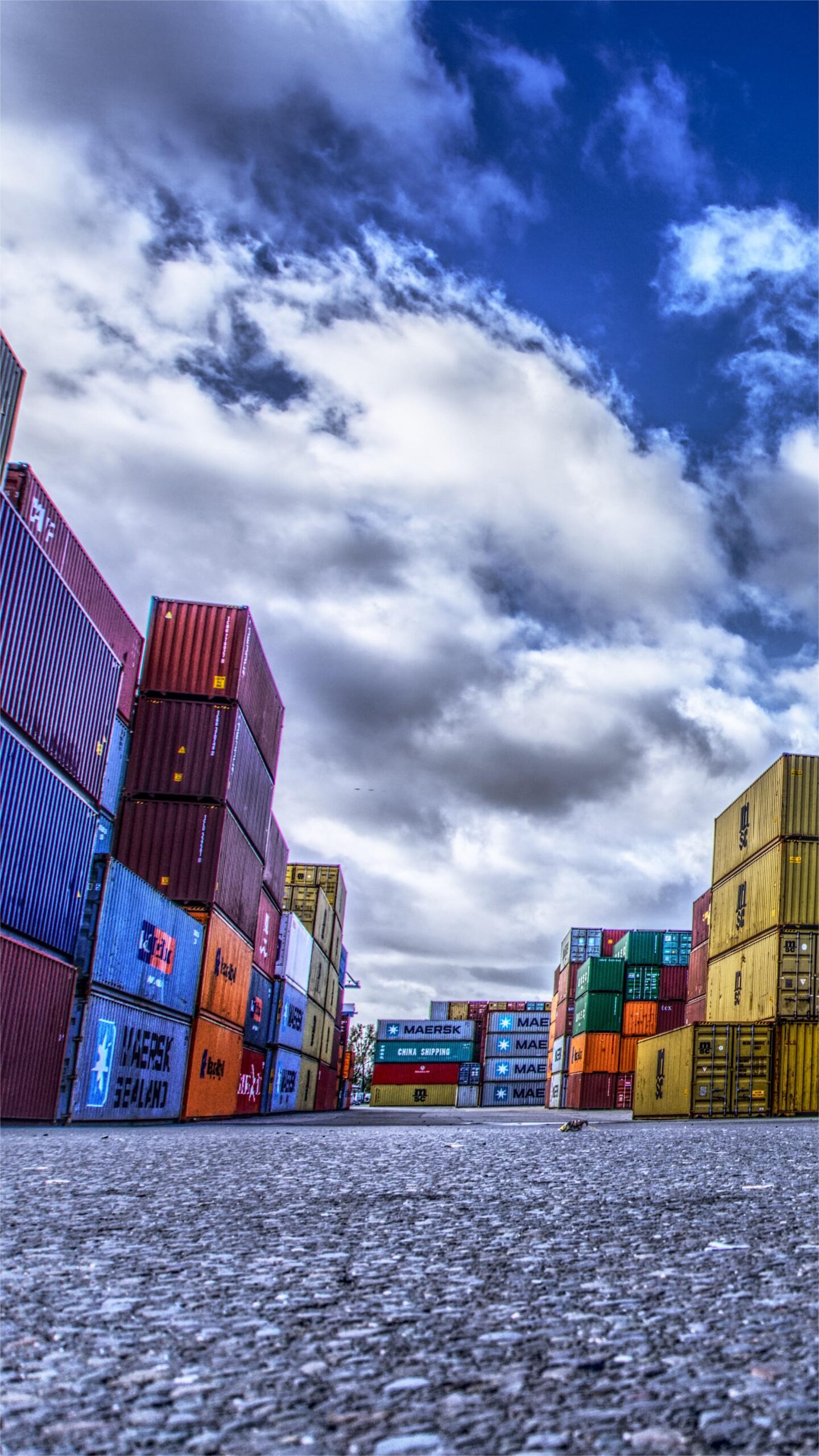 Air freight vs Sea freight comparison chart
